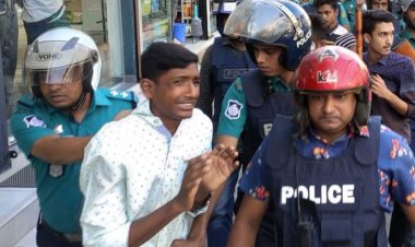 চট্টগ্রামে স্বেচ্ছাসেবক দলের আনন্দ মিছিলে পুলিশের লাঠিচার্জ: আটক ২০