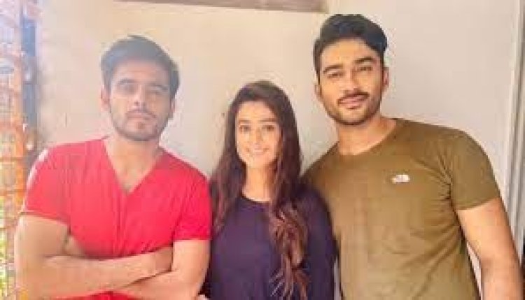 খুলনায় আজ দর্শকদের সঙ্গে দেখবেন সিয়াম-ফারিয়া-রোশান
