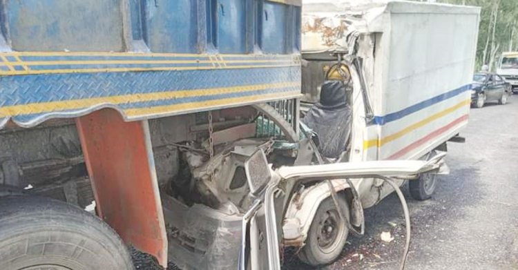 পাবনায় ট্রাকের পেছনে কাভার্ড ভ্যানের ধাক্কা, প্রাণ গেল ২ জনের