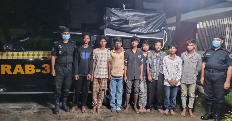 রাজধানীতে বিদ্যুৎহীন রাতে ছিনতাই, আটক ২৪