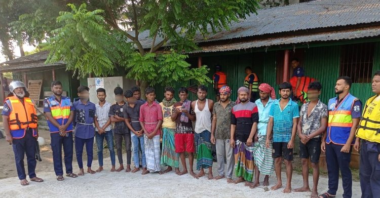 নিষেধাজ্ঞা অমান্য করে ইলিশ ধরায় ১৮ জেলে আটক