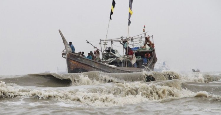 সাগর উত্তাল, বাড়ছে ঝোড়ো হাওয়া
