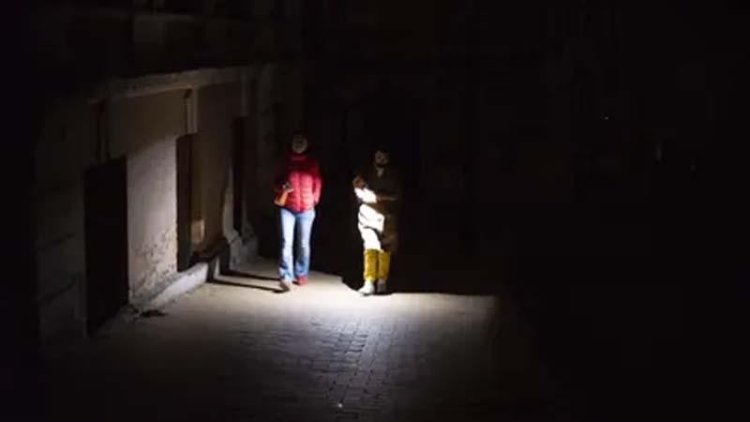 ইউক্রেনে পাওয়ার গ্রিডে রাশিয়ার হামলা, অন্ধকারে ১৫ লাখ মানুষ