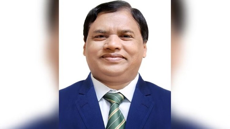 জননিরাপত্তার সিনিয়র সচিব আখতার হোসেনকে অবসরে পাঠিয়েছে সরকার