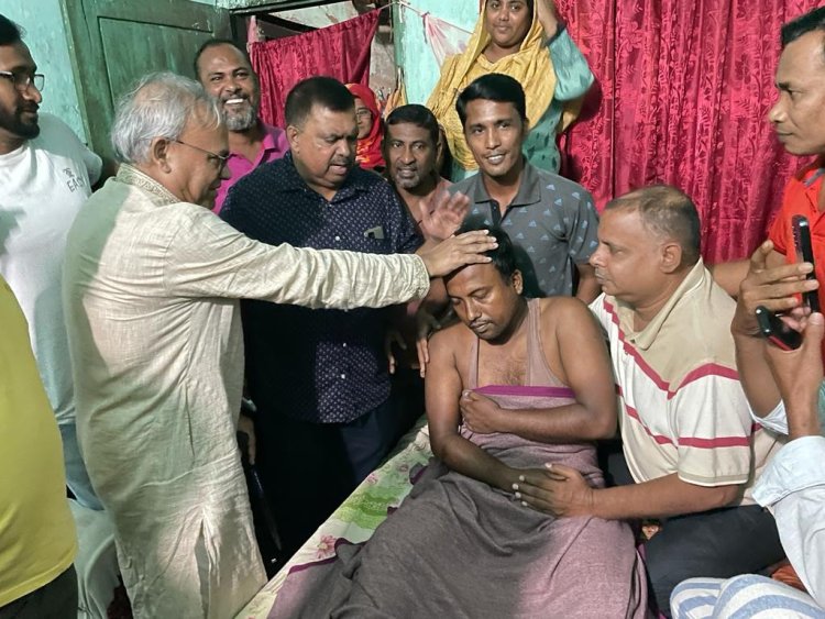 বাড়িতে ও হাসপাতালে গিয়ে আহতদের খোঁজ নিচ্ছেন রিজভী