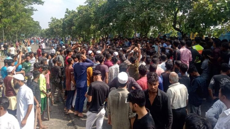 ট্রাকচাপায় শিক্ষার্থী নিহত, ঢাকা-চট্টগ্রাম মহাসড়ক অবরোধ