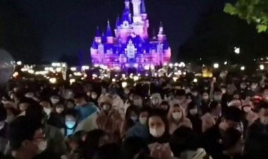  আকস্মিক লকডাউনে বন্ধ সাংহাই ডিজনি পার্ক, ভেতরে আটকা দর্শনার্থীরা