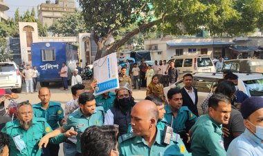 ভোরের পাতার সম্পাদক কাজী এরতেজা এক দিনের রিমান্ডে