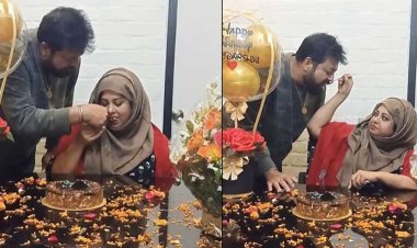 মৌসুমীর জন্মদিনের প্রথম প্রহরে কেক কাটলেন ওমর সানি