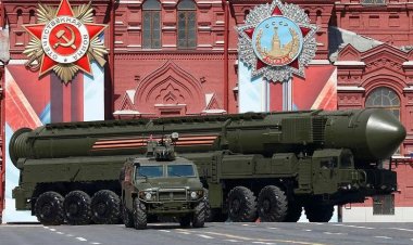 ইউক্রেনে পরমাণু হামলা নিয়ে আলোচনা শুরু করেছে রুশ কর্মকর্তারা