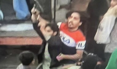 হামলাকারীদের একজন নিহত, আরেকজন গ্রেপ্তার: ইমরান খানের সহযোগী