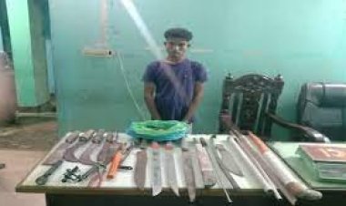 নোয়াখালীতে দেশীয় অস্ত্র-গাঁজাসহ গ্রেফতার ১