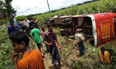 ঝিনাইদহে সড়কে ঝরলো ২ প্রাণ