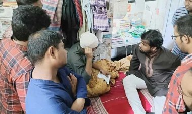 সমাবেশে যুবলীগ-ঢাবি ছাত্রলীগ নেতা–কর্মীদের হাতাহাতি, ঢিল