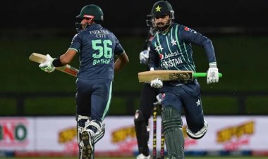 ব্যাটিং বিপর্যয়ে পাকিস্তান