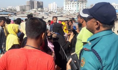 দুটি সড়ক অবরোধ করে পোশাকশ্রমিকদের বিক্ষোভ