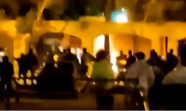 খোমেনির বাড়িতে আগুন ধরিয়ে দিলো ইরানি বিক্ষোভকারীরা