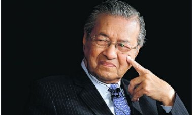 নির্বাচনে মাহাথিরের পরাজয়