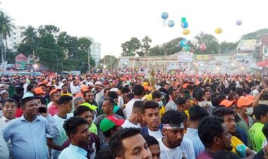 খণ্ড খণ্ড মিছিল, গন্তব্য টাউন হল