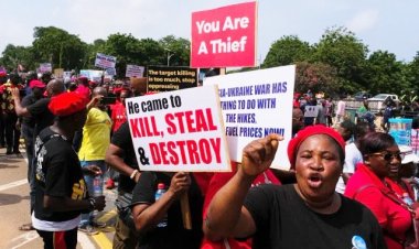 ডলারের বদলে সোনা দিয়ে তেল কিনতে চায় ঘানা