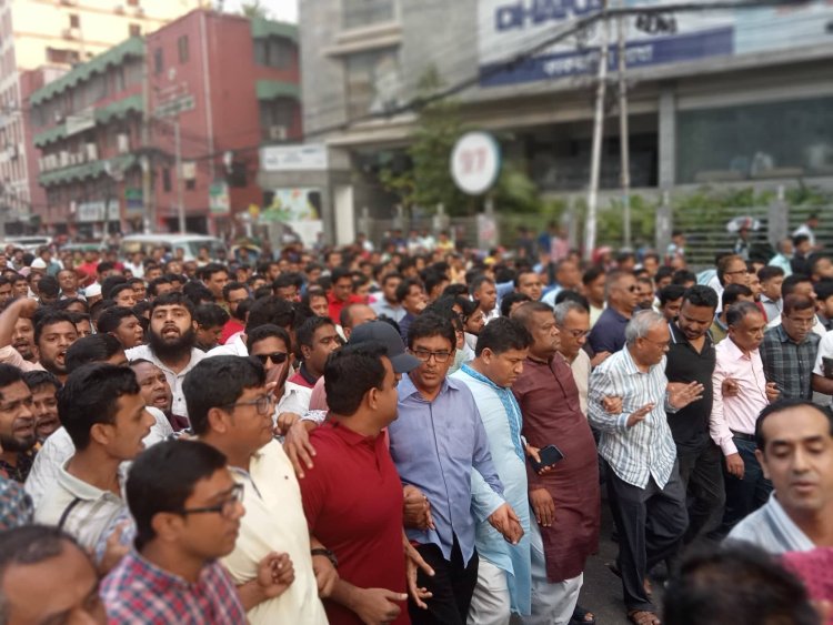 প্রধানমন্ত্রীর নির্দেশেই তারেক রহমান ও তার স্ত্রীর নামে গ্রেফতারী পরোয়ানা জারি: রিজভী
