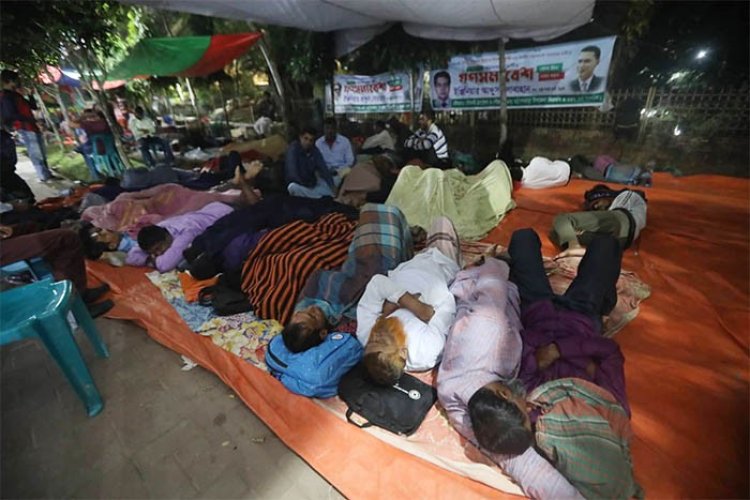 সমাবেশস্থলে হাজার হাজার নেতাকর্মী, রাত কাটালেন খোলা আকাশের নীচে