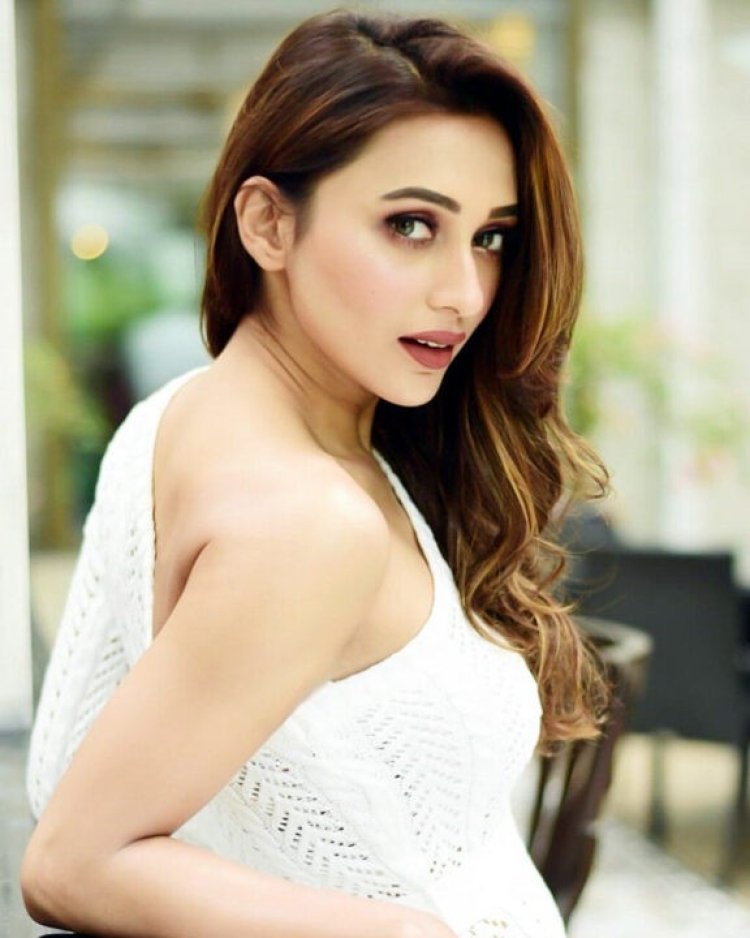 এবার হিন্দি ওয়েব সিরিজে পা রাখছেন মিমি