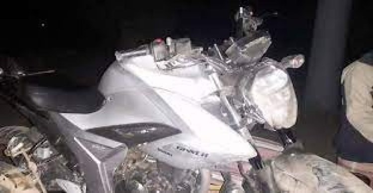 পথচারীকে বাঁচাতে গিয়ে মোটরসাইকেল নিয়ন্ত্রণ হারিয়ে ২ বন্ধু নিহত