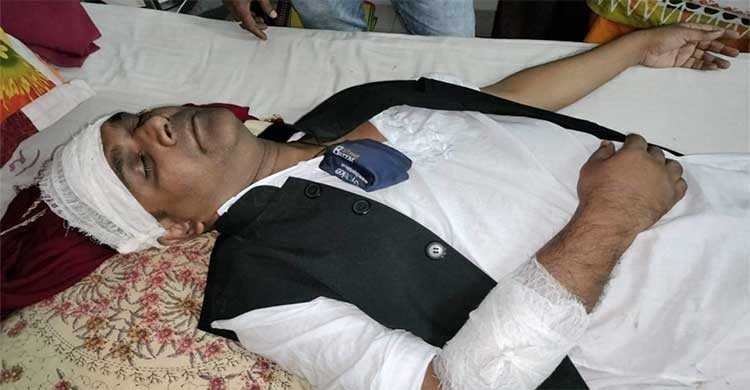 খুলনায় শ্রমিক লীগের আহ্বায়কসহ তিনজনকে কুপিয়ে জখম