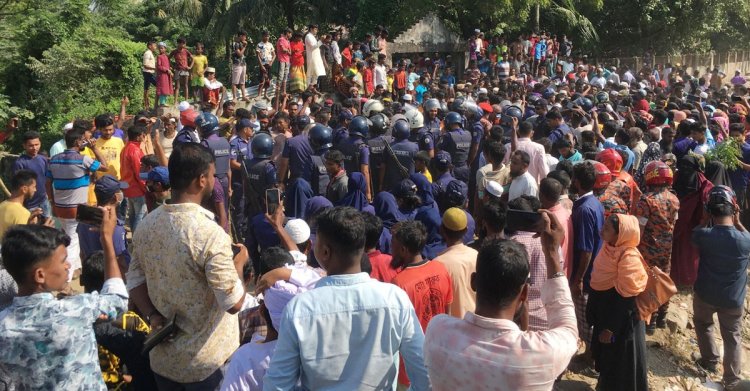 কুয়াকাটায় উচ্ছেদ অভিযানে এলাকাবাসীর বাধা, সড়ক অবরোধ