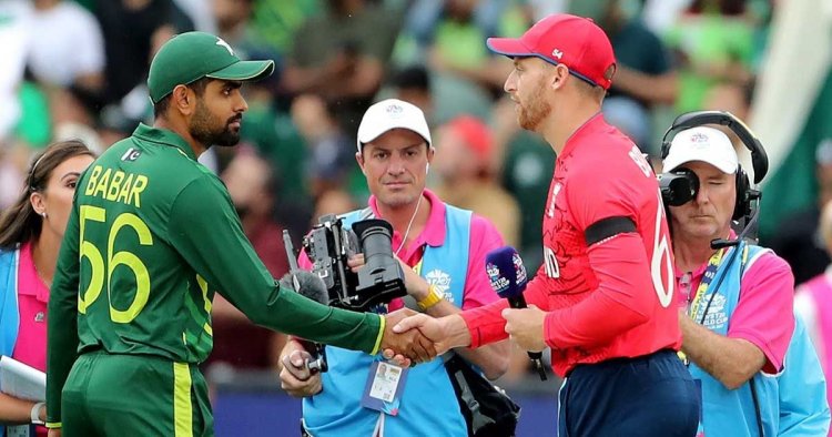 টসে জিতে বোলিংয়ে ইংল্যান্ড