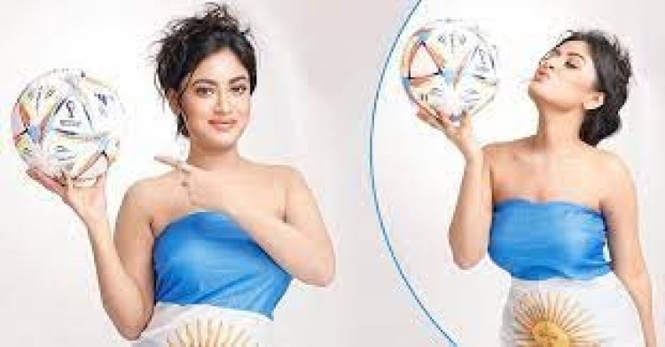 আর্জেন্টিনার পতাকা গায়ে জড়িয়ে সমর্থন জানালেন নায়িকা