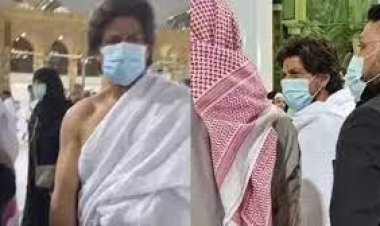 ওমরাহ করছেন শাহরুখ খান