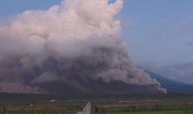  ইন্দোনেশিয়ায় অগ্ন্যুৎপাত, সুনামির শঙ্কায় সতর্ক জাপান