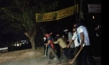 জাবিতে দুই হলের শিক্ষার্থীদের মধ্যে সংঘর্ষে আহত ৩০