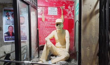 নয়াপল্টনে সতর্ক অবস্থানে পুলিশ: ভেতরে সব কিছু ভেঙ্গে তছনছ