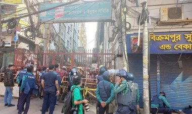 মিছিল নিয়ে নয়াপল্টনে প্রবেশের চেষ্টা; ধাওয়া পুলিশের