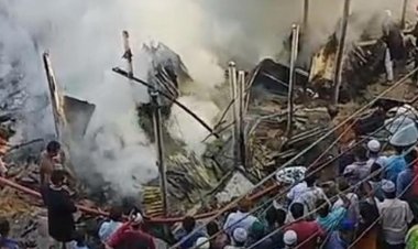 ময়মনসিংহের ভালুকায় মার্কেটে আগুন, ২৫ দোকান পুড়ে ছাই