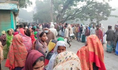 কাজের সন্ধানে মুন্সিগঞ্জের শ্রমের হাটে শত শত শ্রমিক