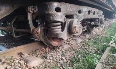 আড়াই ঘণ্টা পর ময়মনসিংহের ৪ রুটে ট্রেন চলাচল স্বাভাবিক