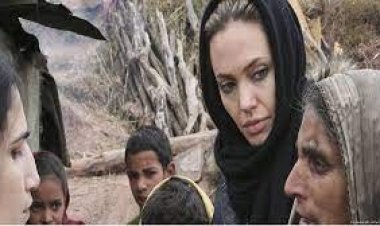 জাতিসংঘের শরণার্থী দূতের পদ ছাড়লেন অ্যাঞ্জেলিনা জোলি