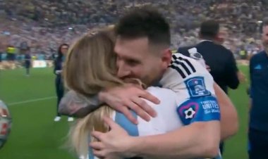  মাকে জড়িয়ে ধরে মেসির ‘আবেগী’ বিশ্বকাপ উদযাপন