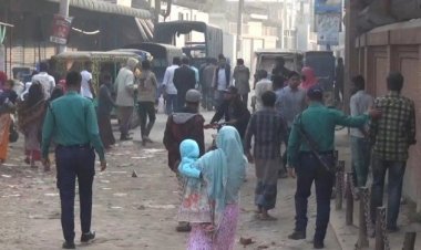 গাজীপুরে শ্রমিক নিহতের খবরে সড়ক অবরোধ