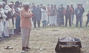 হাতকড়া-ডান্ডাবেড়ি নিয়েই মায়ের জানাজা পড়লেন বিএনপি নেতা