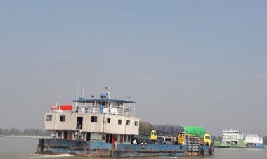 ৪ ঘণ্টা পর শরীয়তপুর-চাঁদপুর রুটে ফেরি চলাচল শুরু