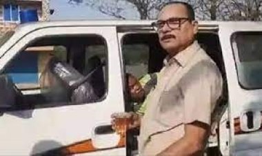  রাস্তায় অ্যাম্বুলেন্স থামিয়ে মদ্যপান চালকের, খাওয়ালেন রোগীকেও