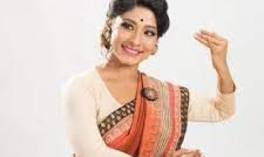  পূজা সেনগুপ্তকে ফ্রেন্ডশিপ মেডেল দিচ্ছেন ভিয়েতনামের প্রেসিডেন্ট