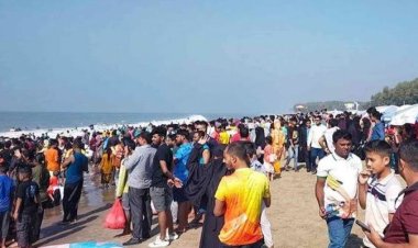 পর্যটকে ঠাসা কক্সবাজার, খাবারের বাড়তি দাম নেওয়ার অভিযোগ