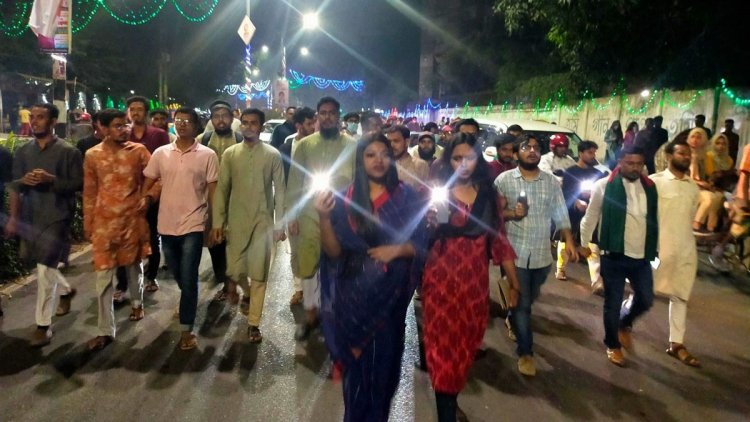 ঢাবিতে গাড়ির ধাক্কায় নারীর মৃত্যু: নিরাপদ ক্যাম্পাস দাবিতে বিক্ষোভ