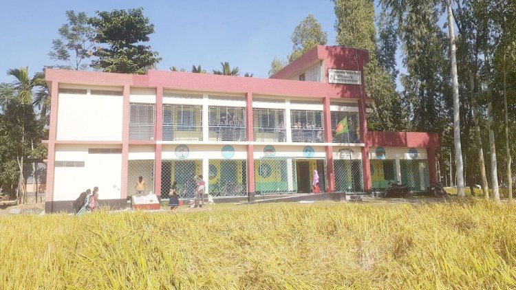প্রভাবশালীদের বিরুদ্ধে স্কুলে যাওয়ার রাস্তা বন্ধ করে দেয়ার অভিযোগ